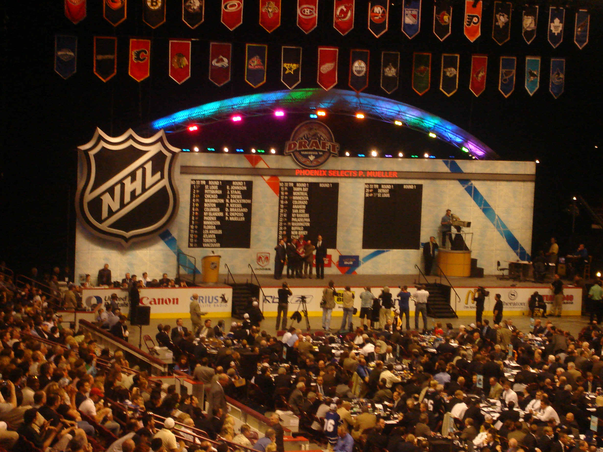 Phoenix takes Mueller.JPG (2576718 bytes)